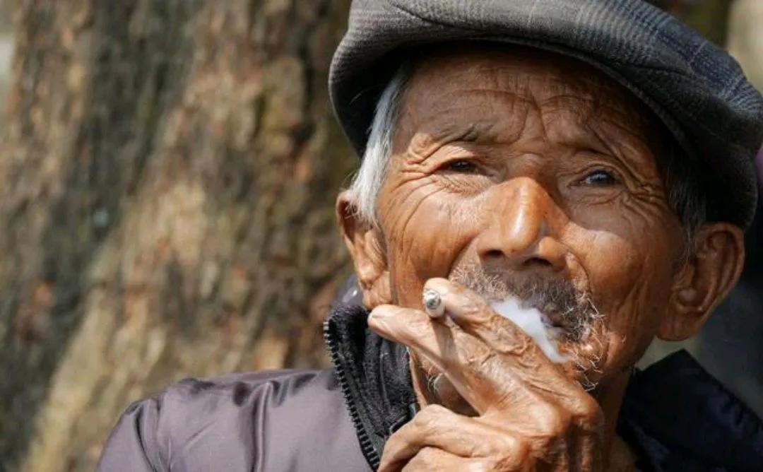 初四迎“灶王”，农村俗语“灶台放西北，家败人受累”，啥意思？