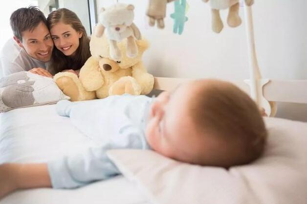 宝宝头型睡偏了怎么办一岁,宝宝头型睡右侧偏了怎么办