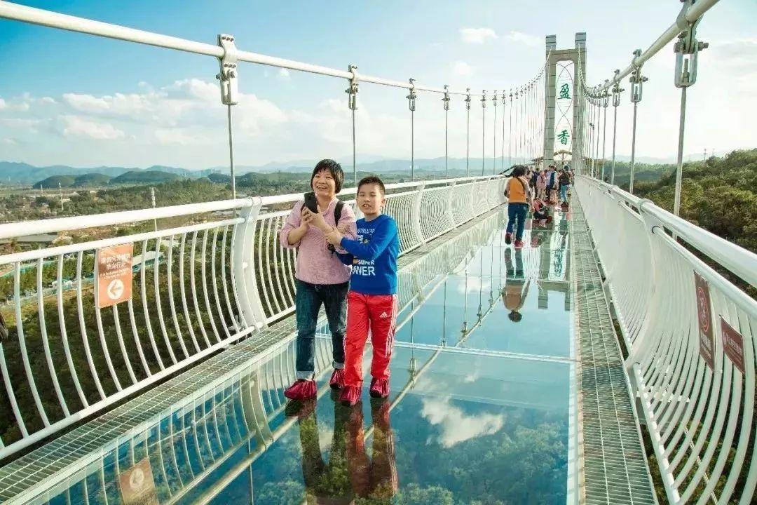 水上乐园超级大喇叭体验,挑战十大世界上最大的水上乐园