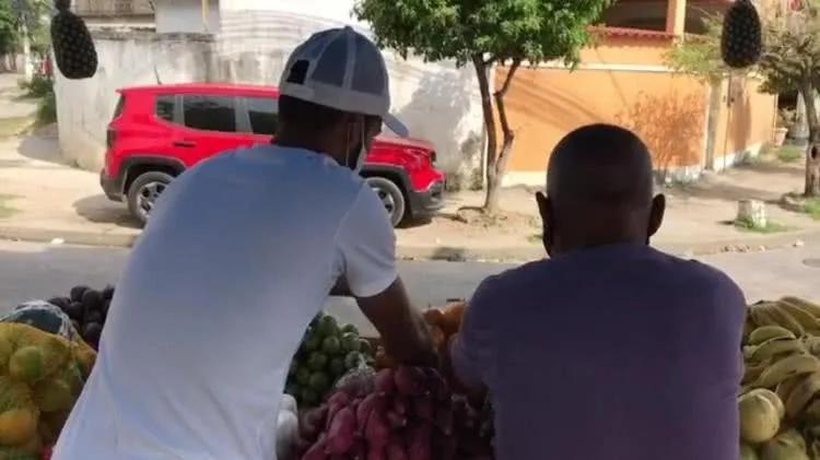 足球摆地摊,巴西球员街头足球沙滩足球