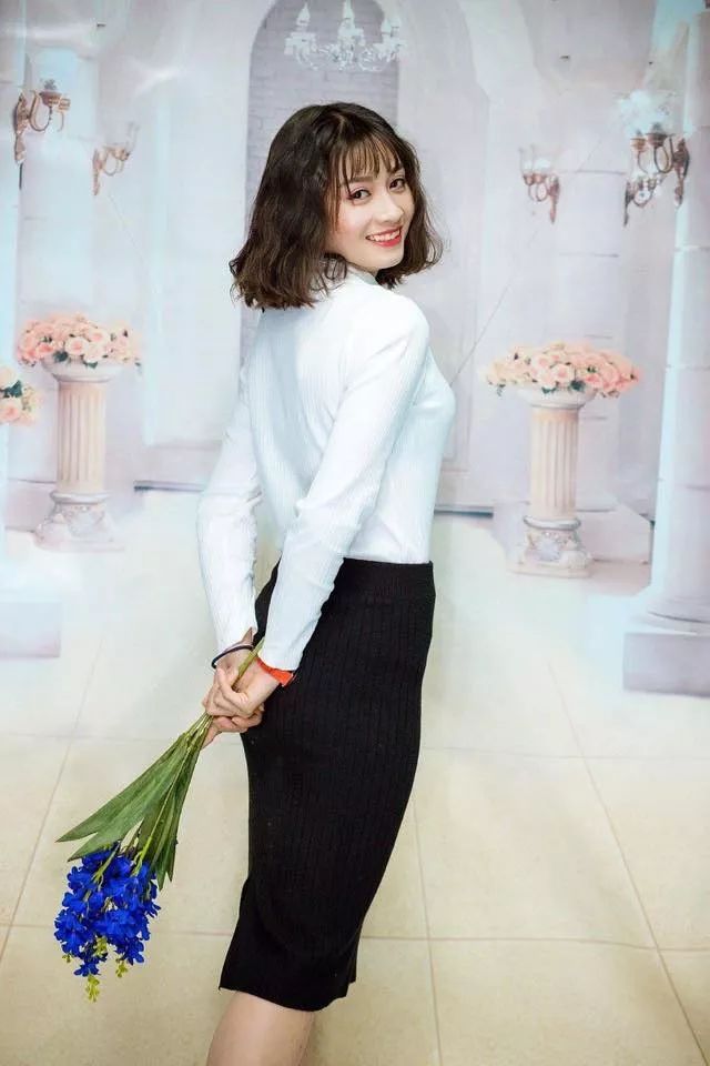 越南足球美女很火的,女足越南队