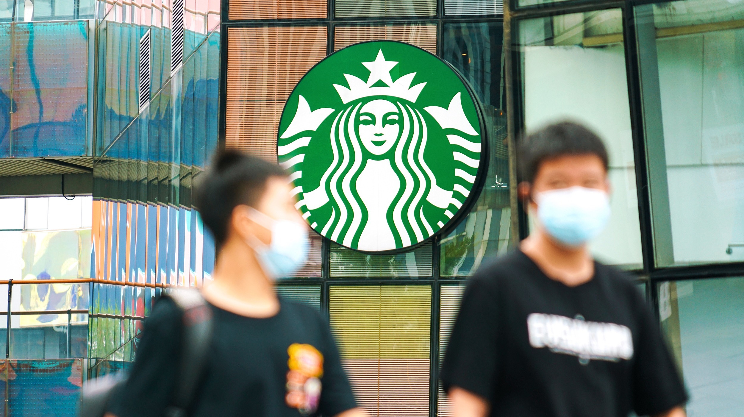 星巴克玩坏了视频,星巴克现在还在被抵制吗