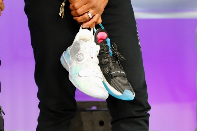 韦德之道九低帮是全掌碳板吗,韦德之道8是高配全掌䨻吗