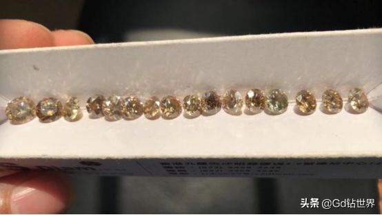 身高矮的新娘怎么选结婚礼服,深圳结婚钻戒怎么选购的