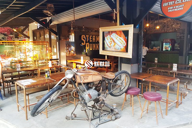 SteamPunk比脸大汉堡和比手小的迷你汉堡，今天想选哪个？