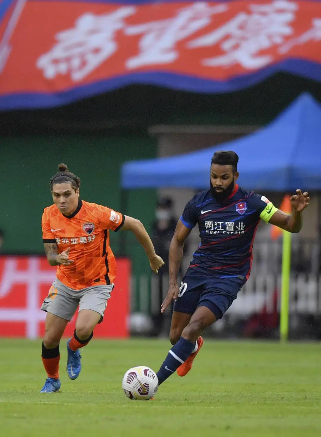 国足住进了韩国哪个酒店,国足入住酒店成都