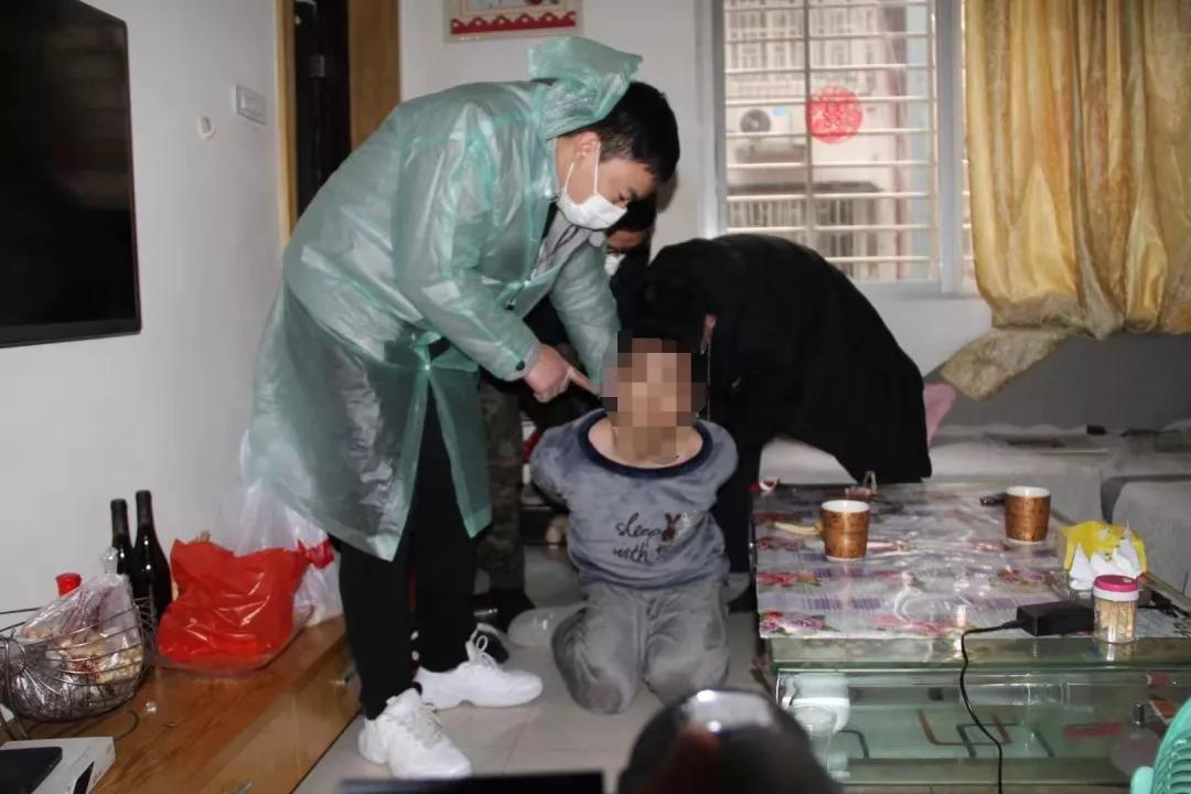 全国查获的假口罩有哪些,警察查获假口罩