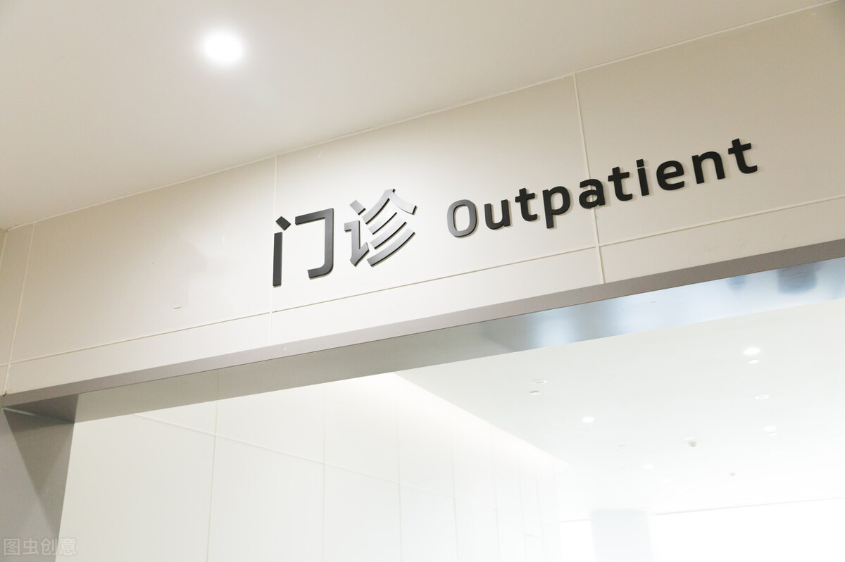 乳腺癌转移到肝医生说动不了手术,乳腺癌肺转移不放化疗可以治吗