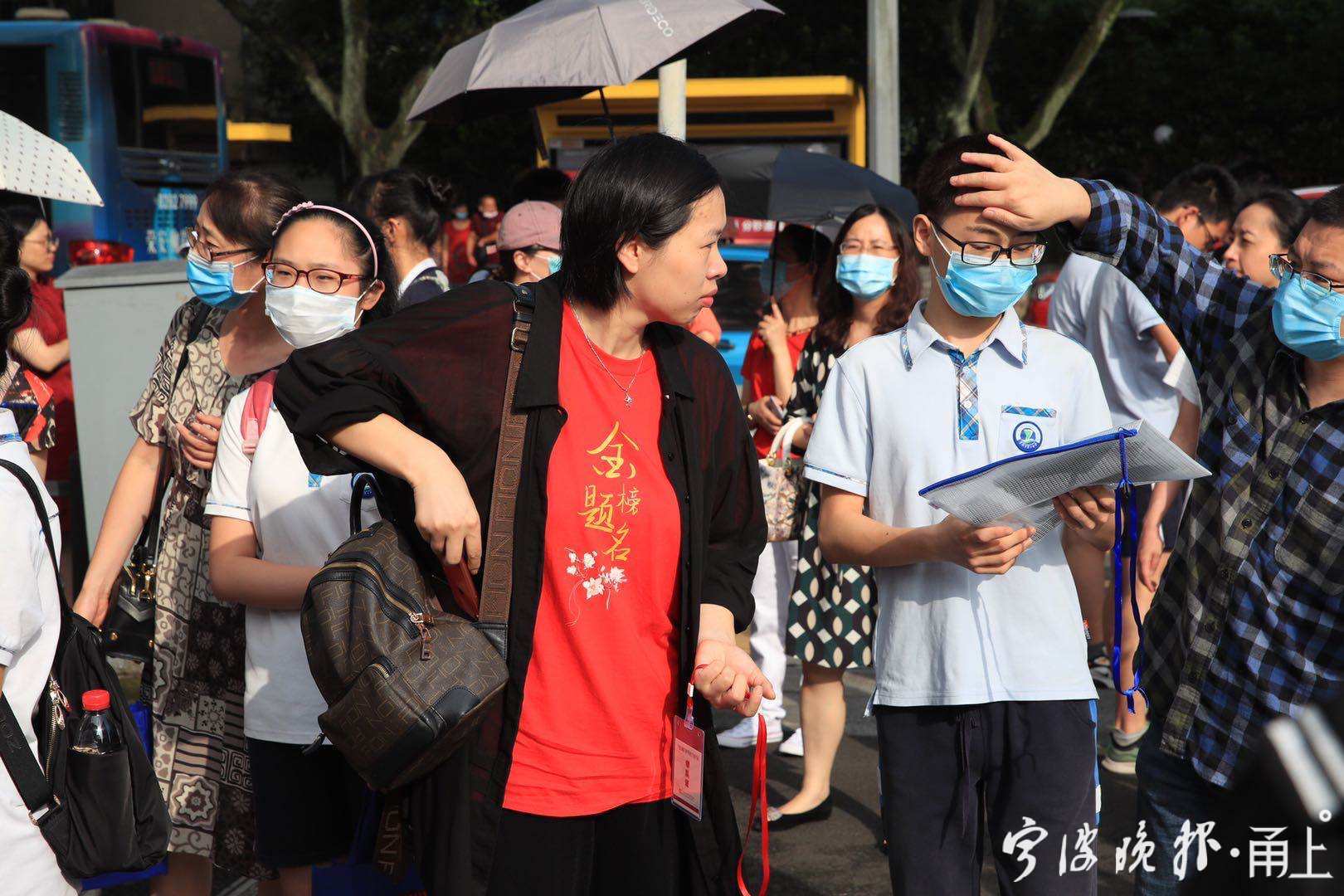 中考记者现场出镜,宁波市中考采访