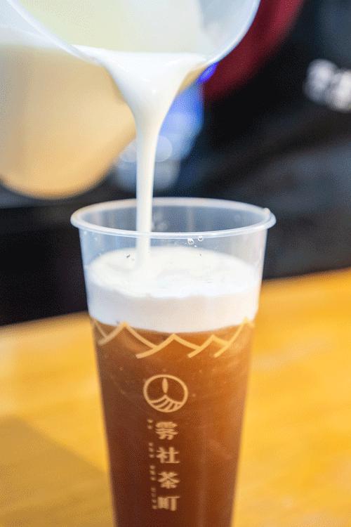 曝光！人广惊现1杯“少女*身失**茶”，快被小姐姐排疯了！