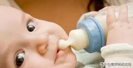 宝宝之前不呛奶突然呛奶怎么回事,为什么小孩呛奶后就吐奶