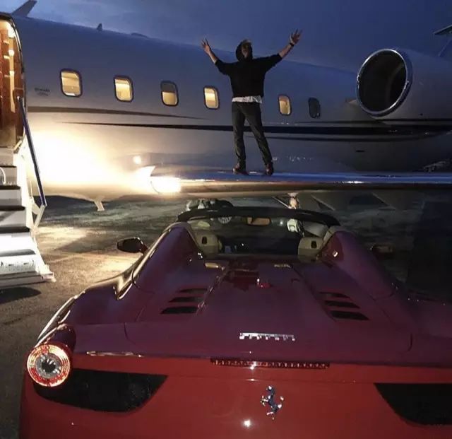 真以为开超跑穿SLP脚踩椰子的都是富二代？