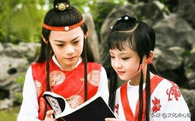 作为“学生”的贾宝玉，学历只有小学水平，其满身才学从何而来？