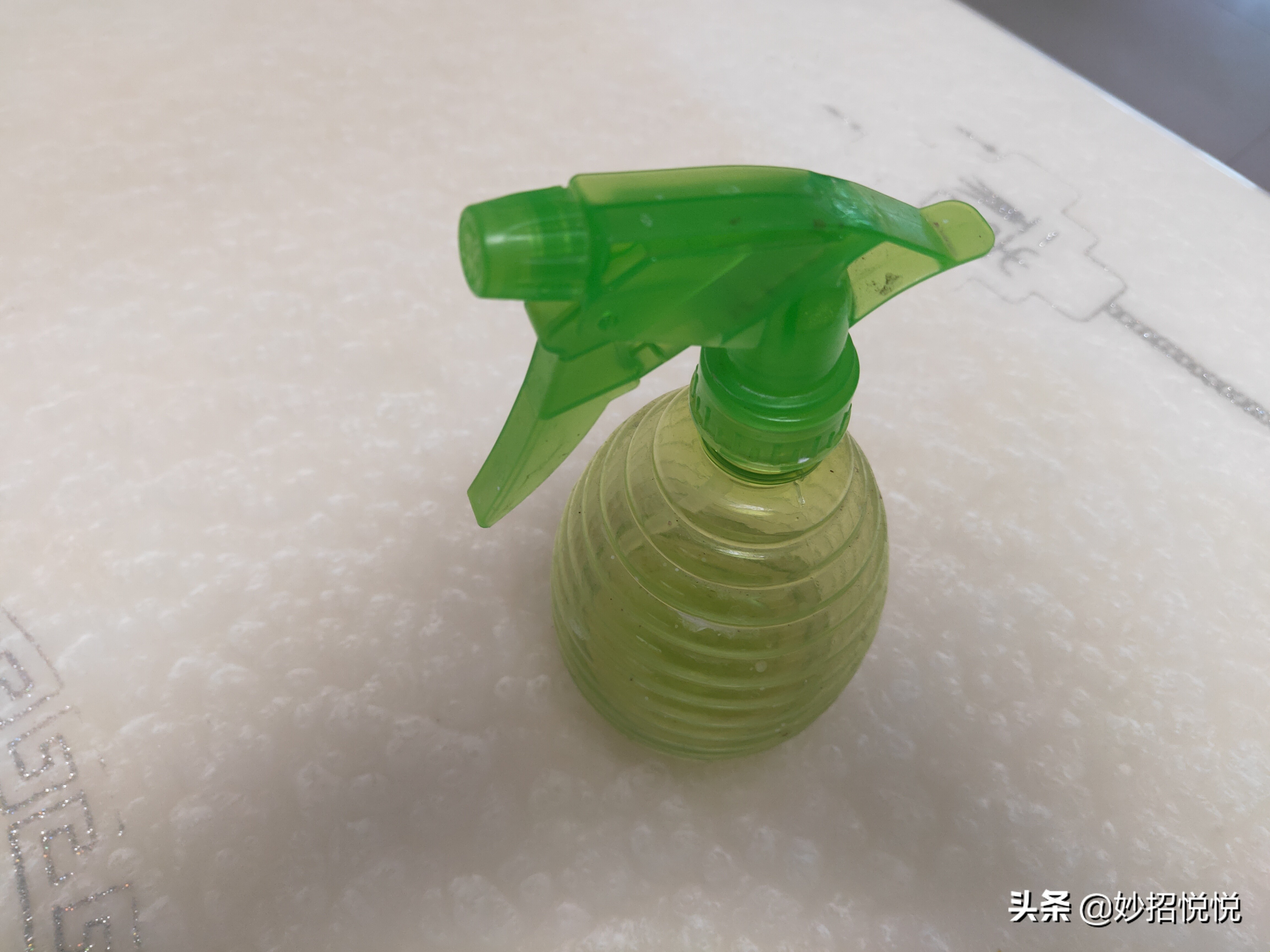 回南天返潮墙上长霉斑如何处理,屋内墙壁返潮长霉斑可能致癌吗