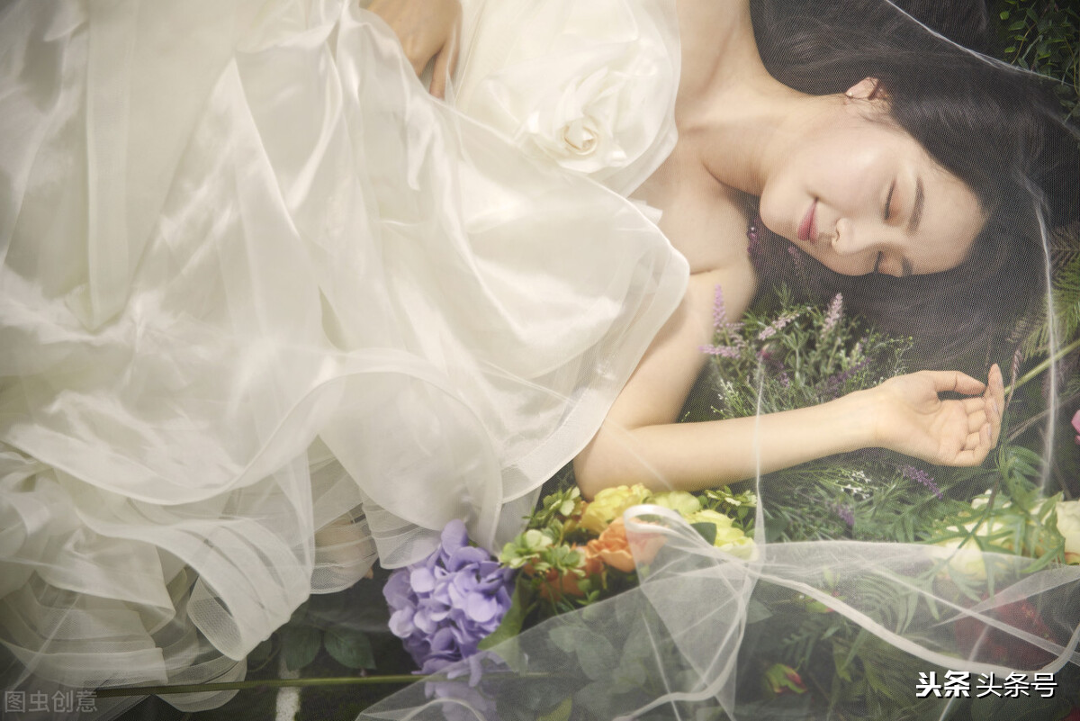 你若白纱落地我必盛装来迎文案,待你白纱落地我必短裙相陪