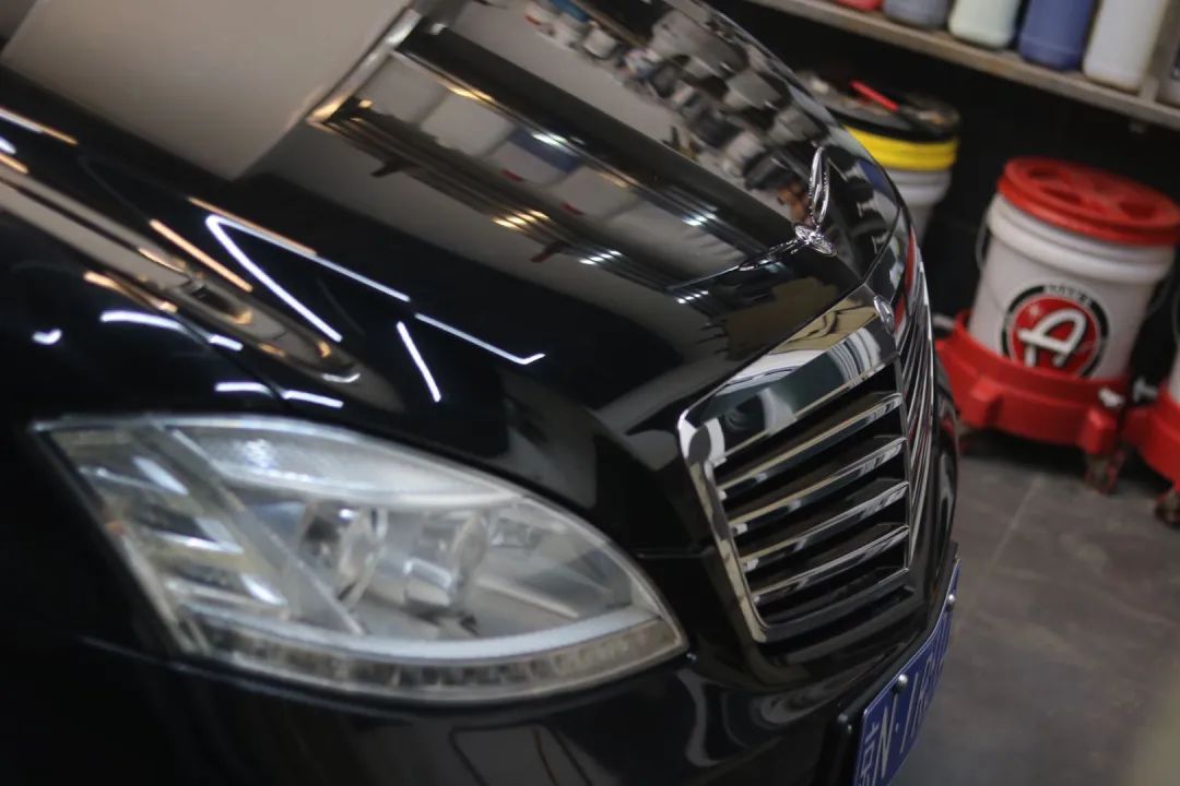 奔驰w221升级新款w222s450外观,老款奔驰w211e260翻新整备