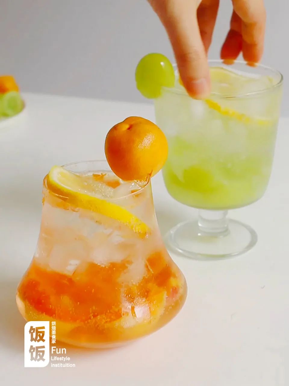 草莓青提气泡水,青提乌龙气泡水