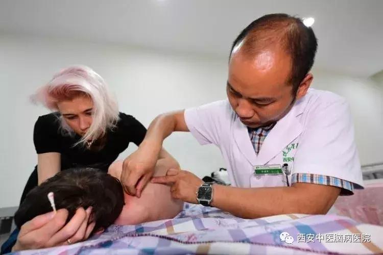 “战斗民族”不远万里来西安，就是为了到这家医院来看中医……