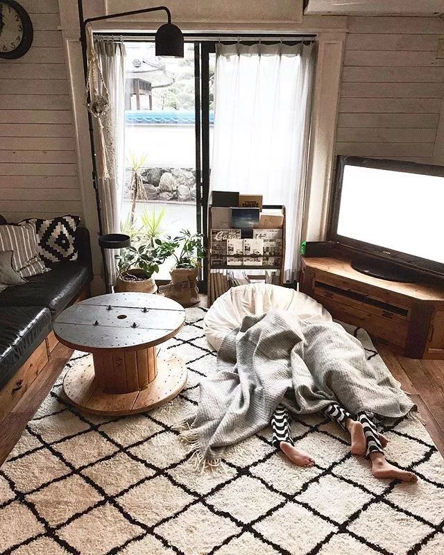 80后夫妇将破旧小宅爆改“复古咖啡厅”，95%家具都是自己打造