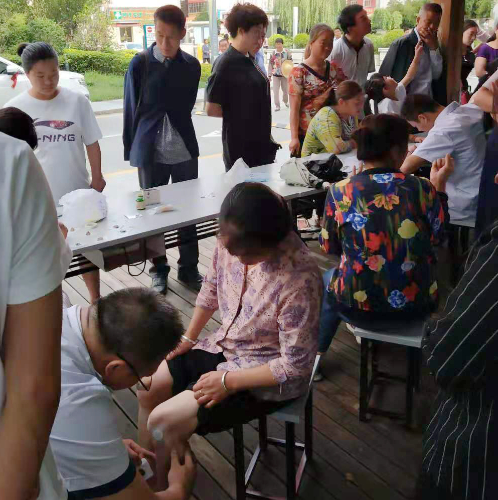 我院中医康复科开展冬病夏治“三伏贴”免费贴敷及慢病义诊活动