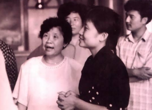 李娜出家视频唱的是李娜本人么,李娜在歌坛有怎样的地位