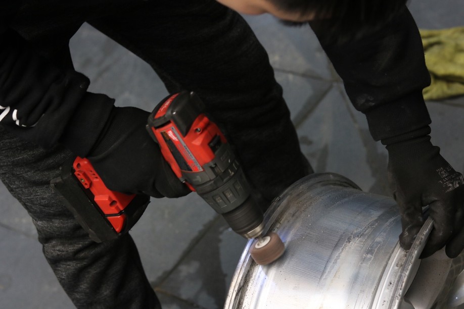 怪兽修车:修复一辆09款中东版丰田霸道,最终旧车变新车