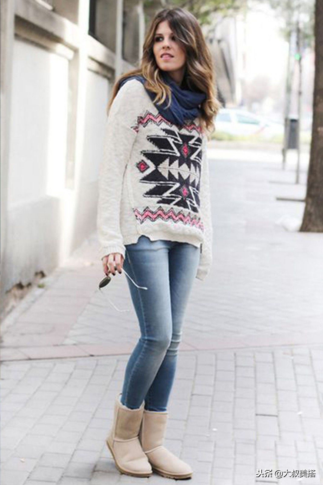 女人冬天雪地靴,矮个子女生冬天适合穿哪种雪地靴