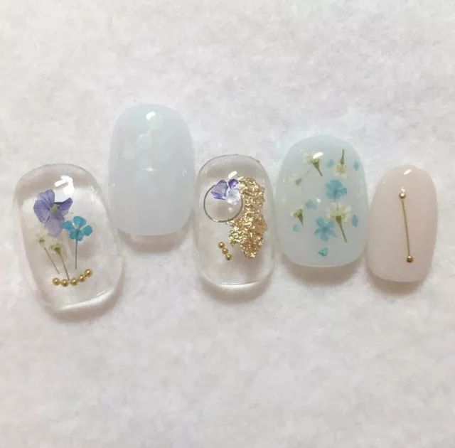 粉嫩渐变果冻唇,无美颜无滤镜的果冻甲