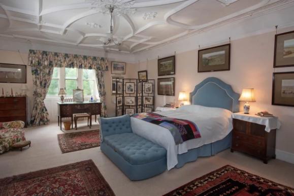 英国伦敦50亩的庄园别墅出售,英国300亩庄园出售