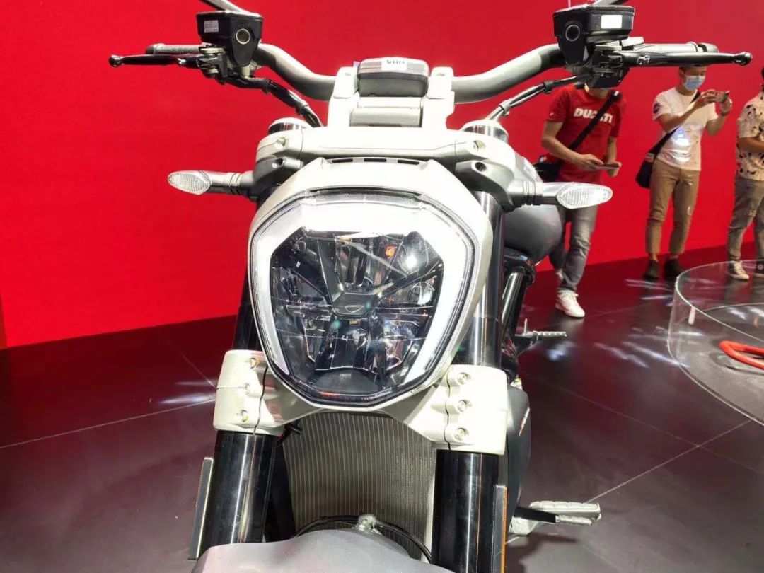 北京车展|杜卡迪大魔鬼新款售价263000元,Monster950也有亮相