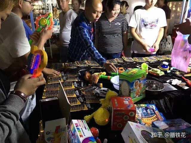 新手摆地摊有哪些不可忽视的诀窍,摆地摊新手必学技巧方法