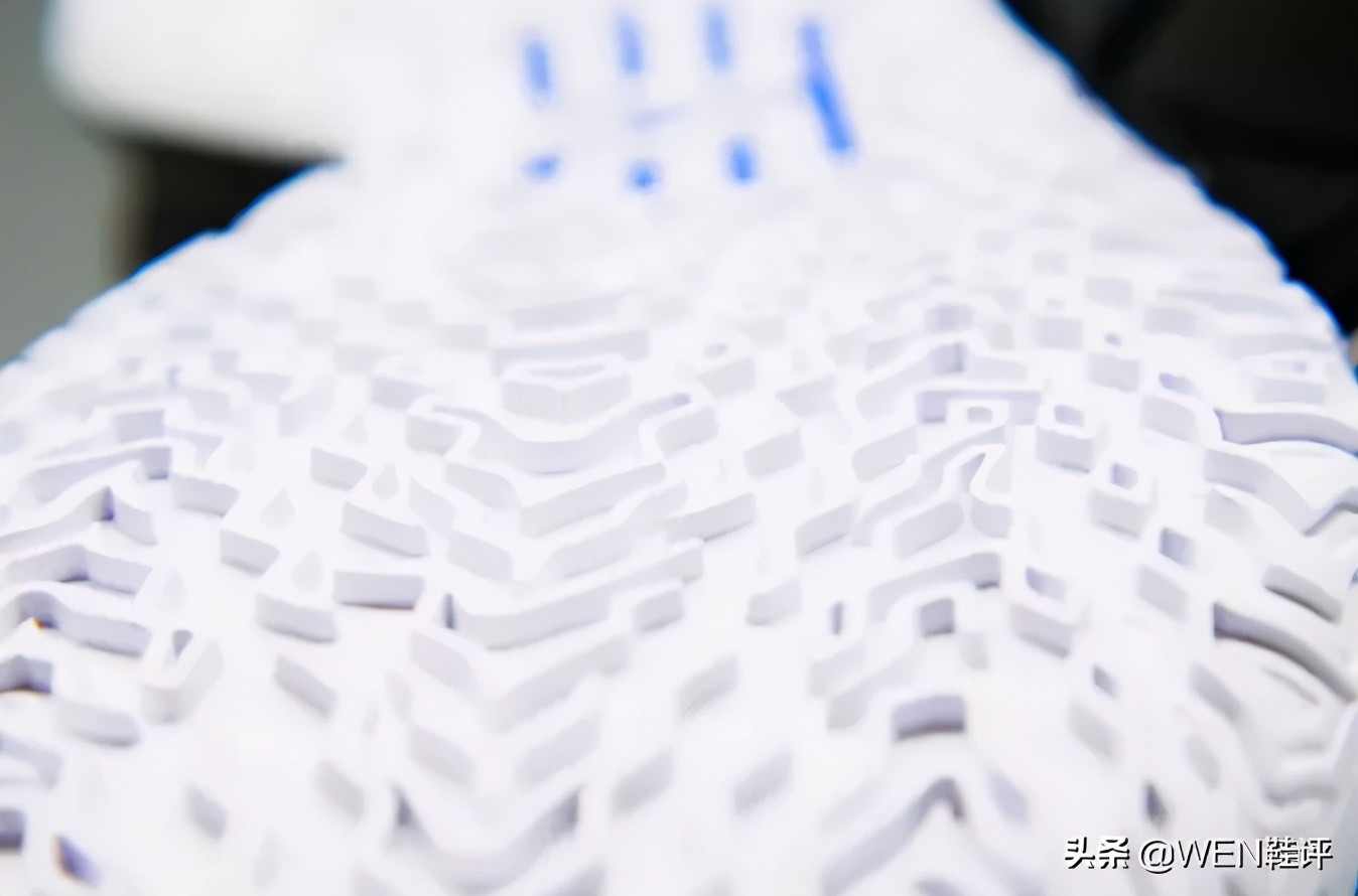 欧文库里哪个系列好,利拉德七库里七欧文七缓震对比