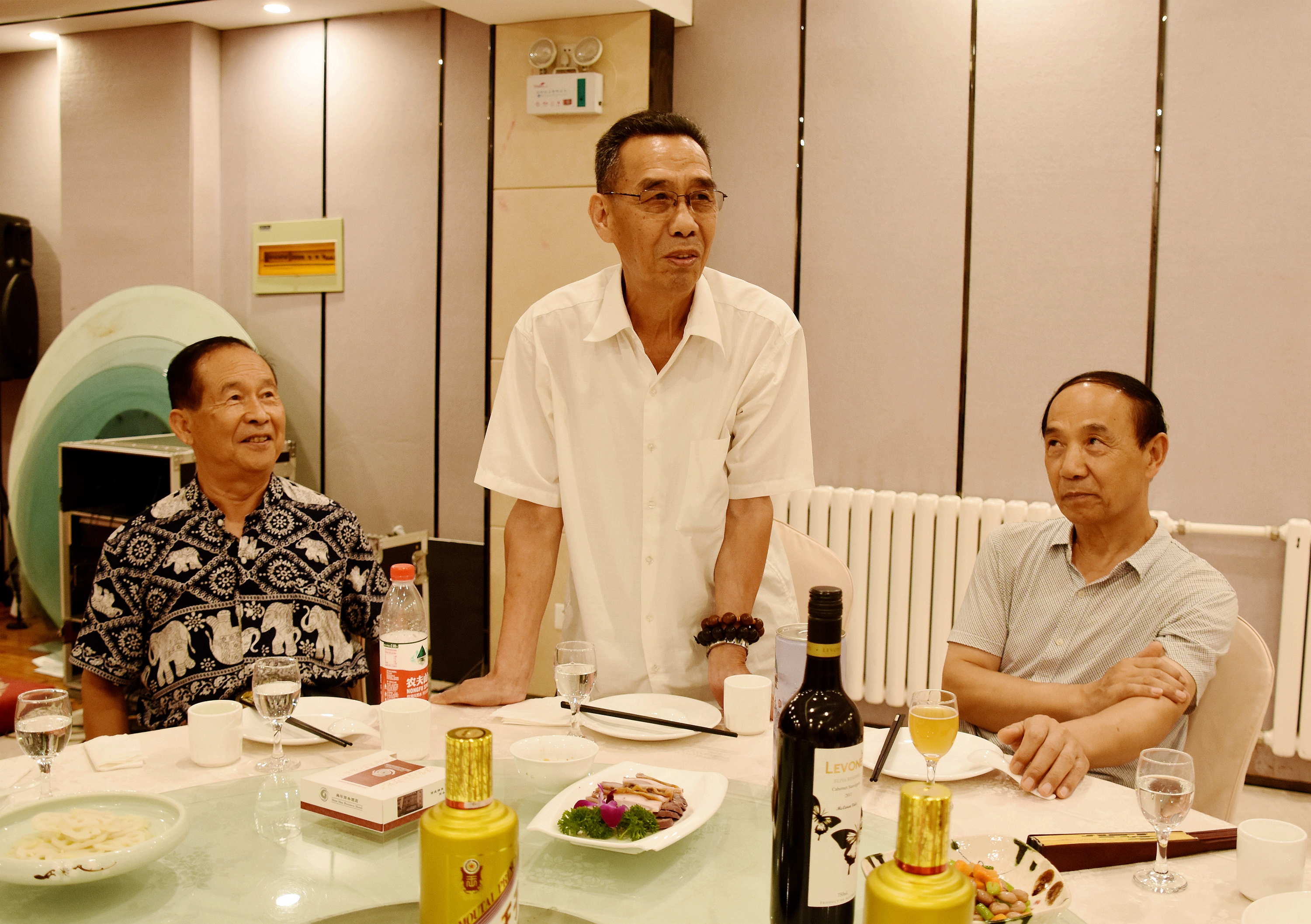 鸢飞社区福海花园小区举办庆祝建军94周年联谊会