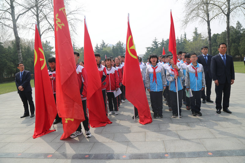 祭奠缅怀英烈,传承红色基因——益民中学组织学生到华东革命烈士陵园进行祭奠扫墓活动