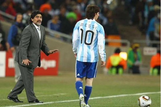 足球公认的三大球王是谁,足球界公认的球王