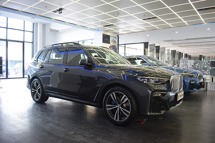 宝马x750i试驾视频,宝马x72022款试驾