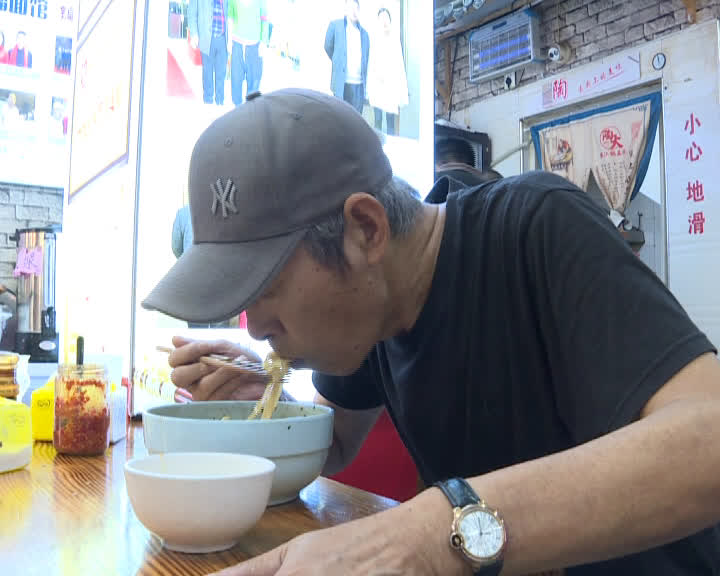 镇江锅盖面为啥在外地难生存,央视曝光镇江锅盖面