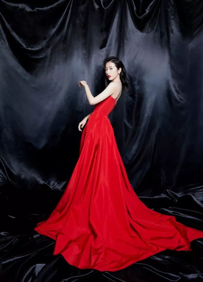 周雨彤蝴蝶结礼服,周雨彤新戏互撩