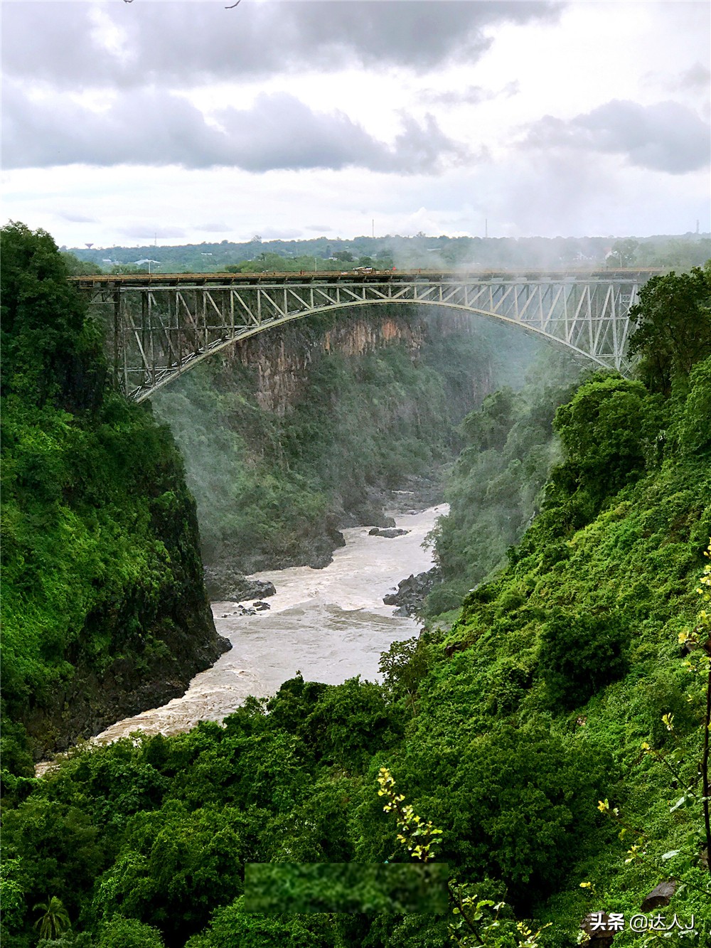 #全民热遗#小天独家，你敢不敢在这个瀑布上洗澡？