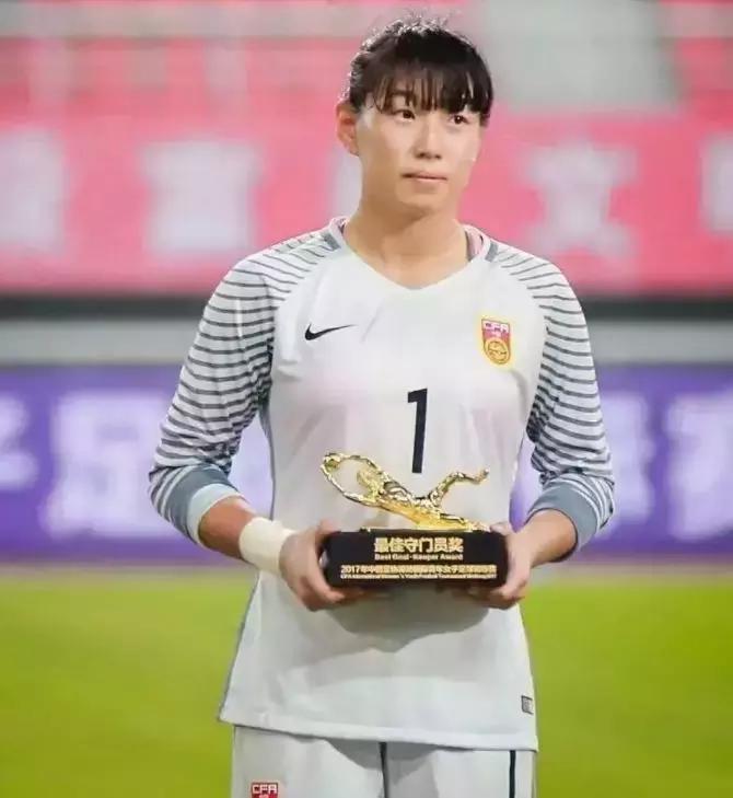 怒放女足,铿锵玫瑰美丽绽放女足夺冠