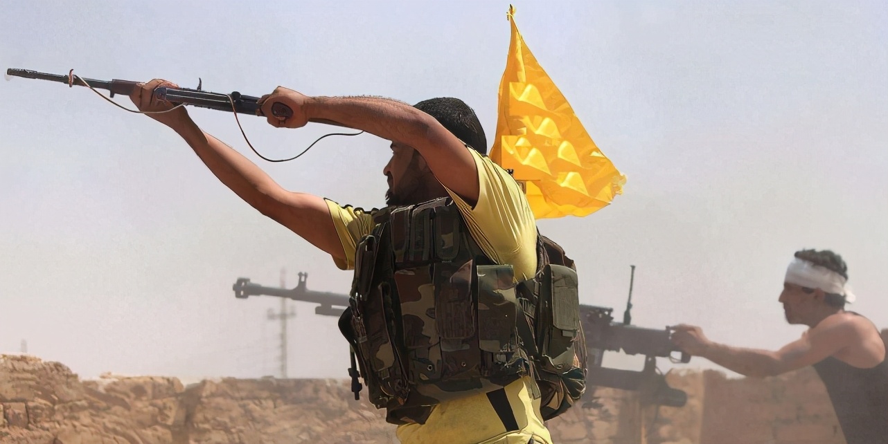 非洲大叔教你压枪！超过头顶的豪放射击，几万发*弹子**都打不死人