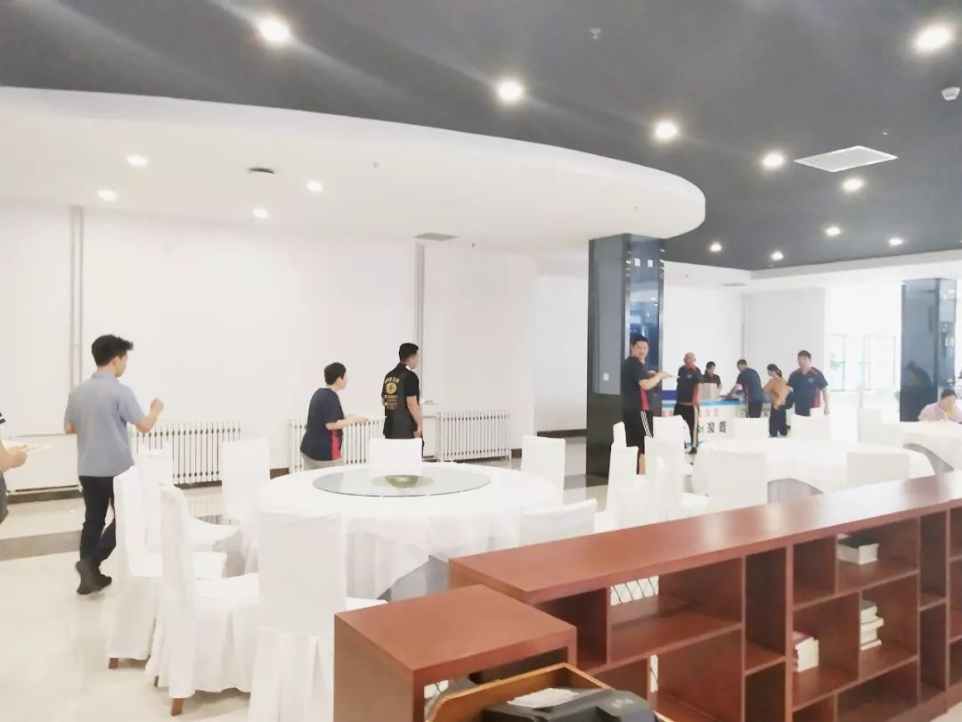 “汇聚爱心，共筑大学梦”---看网教师生将爱与善传递