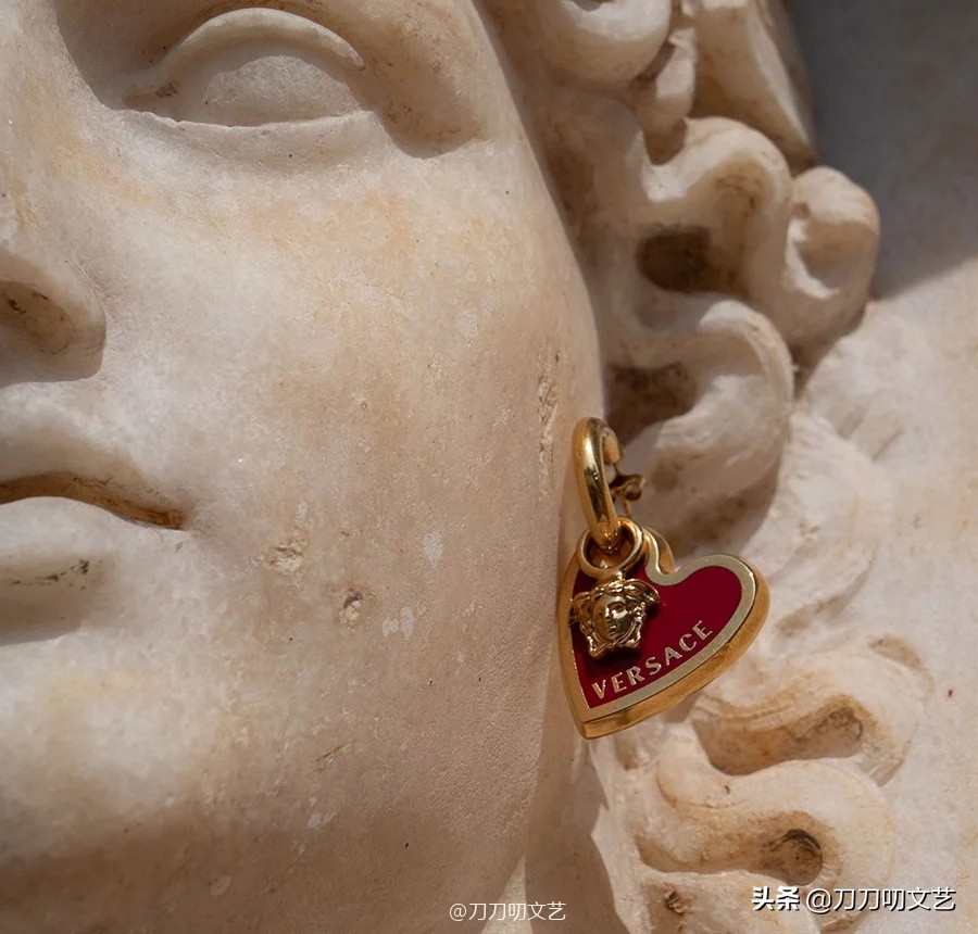 杨幂解约范思辙赔多少钱,范思辙深夜致歉杨幂工作室