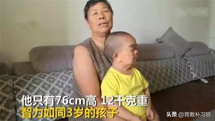 48岁儿子体重24斤,72岁老母亲:不敢死，怕没人照顾他