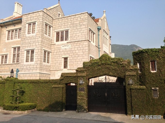 42年后，再看霍震霆和朱玲玲的请柬，依旧有质感，用语现老式豪华