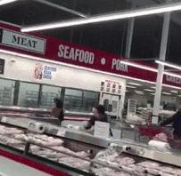 中国大妈们在国外跳广场舞,中国大妈在温哥华商场跳广场舞