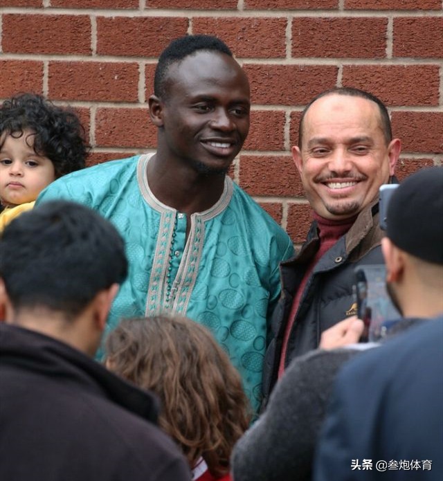 买个足球大约多少钱一个,买一个足球需要20元钱对不