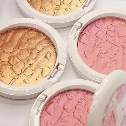 没有一个女孩，逃得过「樱花限定」四个字