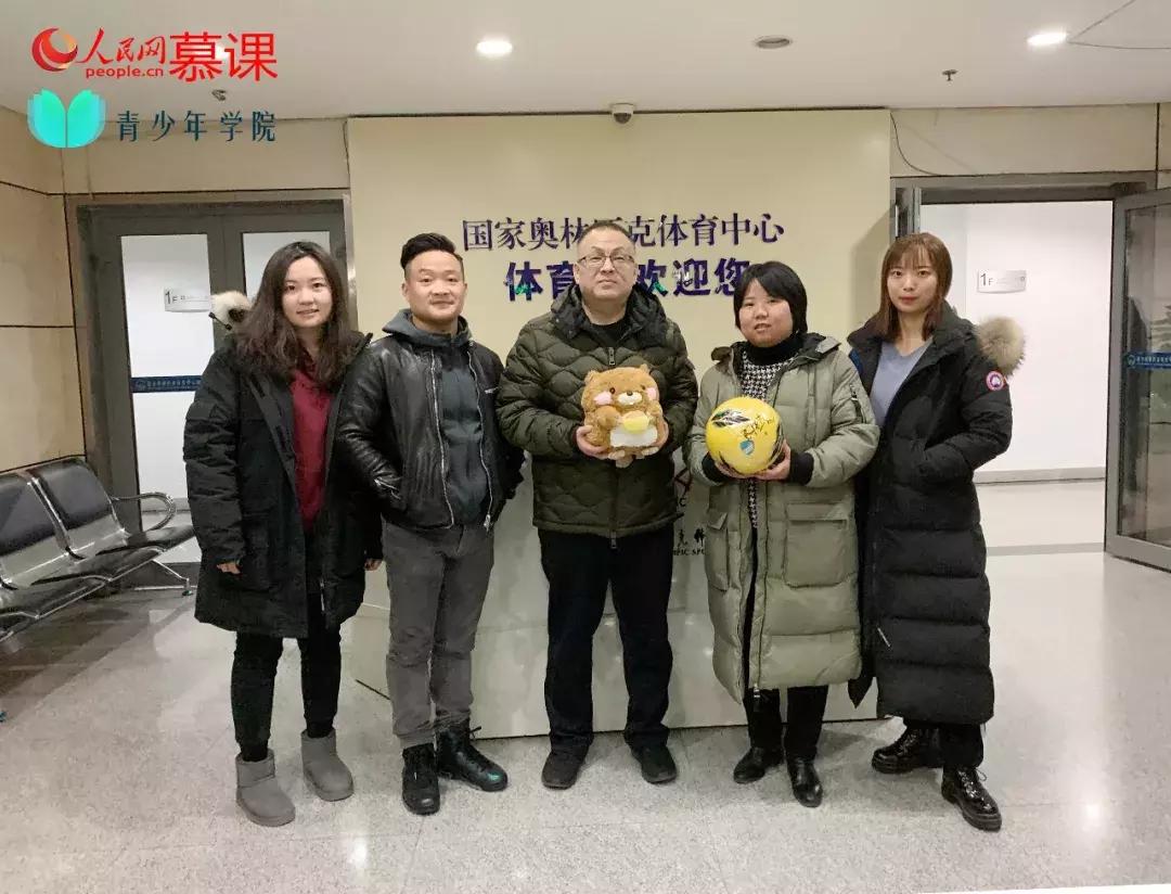 新闻通讯｜人民慕课青少年学院《青松一刻》访谈栏目正式开拍