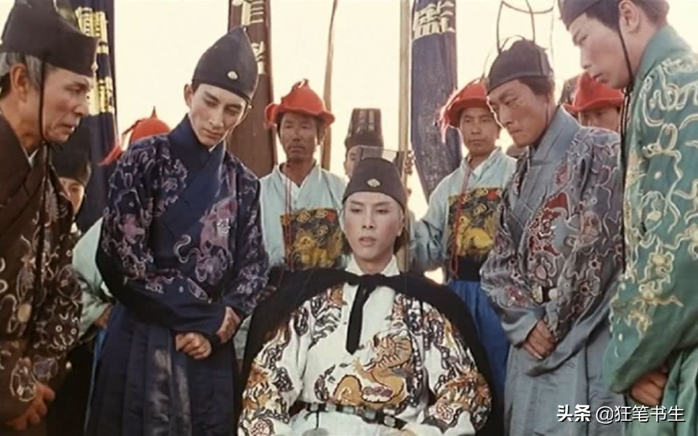 九阴九阳真经流落江湖，被前朝太监所得，他结合两经创出葵花宝典